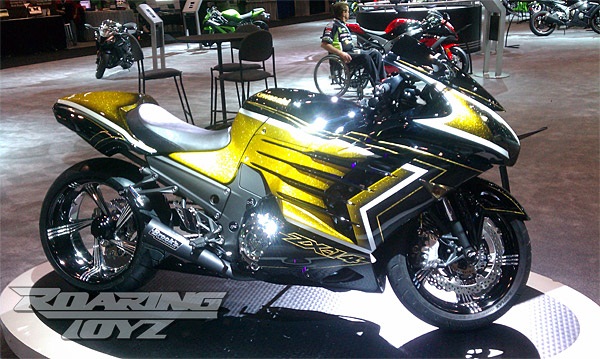 Первый тюнинг Kawasaki ZZR1400 2012 от Roaring Toyz