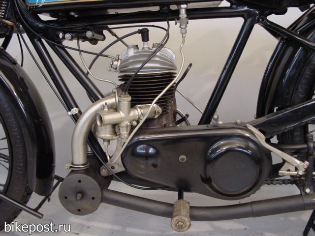 Старинный мотоцикл Monet Goyon RC4 1927