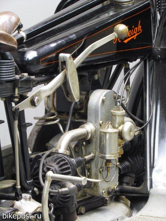 Старинный мотоцикл Raleigh Flat Twin 1922