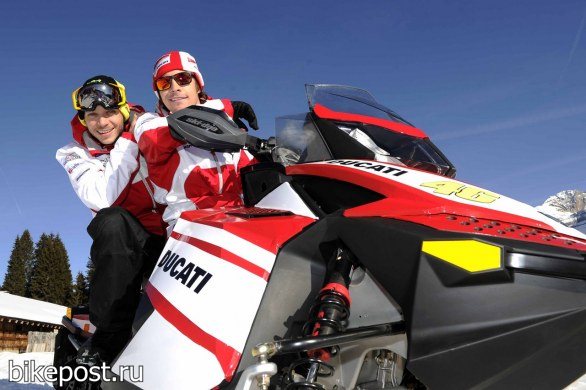 Валентино Росси проехался на шипованном Ducati Desmosedici