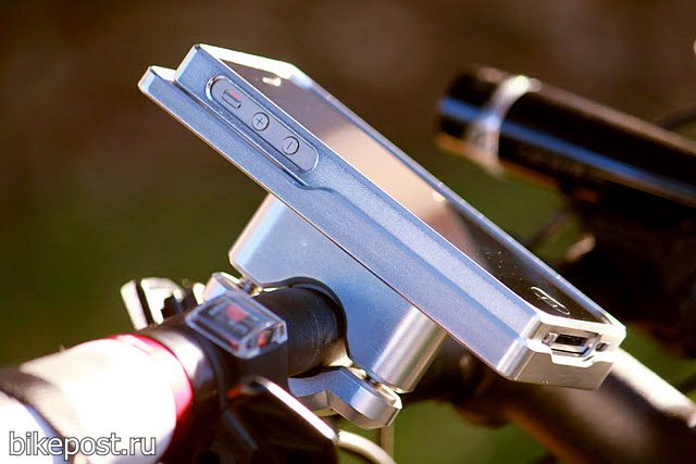 AeroDynamic - крепление iPhone на руле мотоцикла
