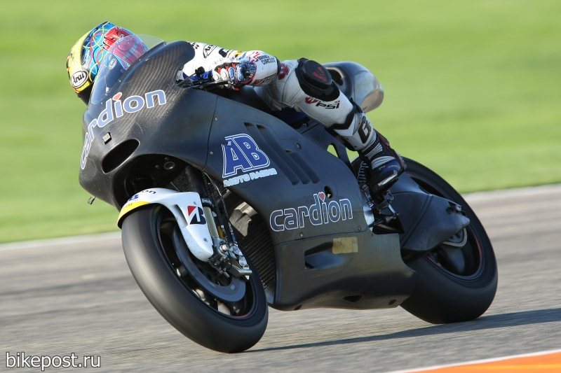 Гоночный мотоцикл Ducati Desmosedici GP12 команды Cardion AB