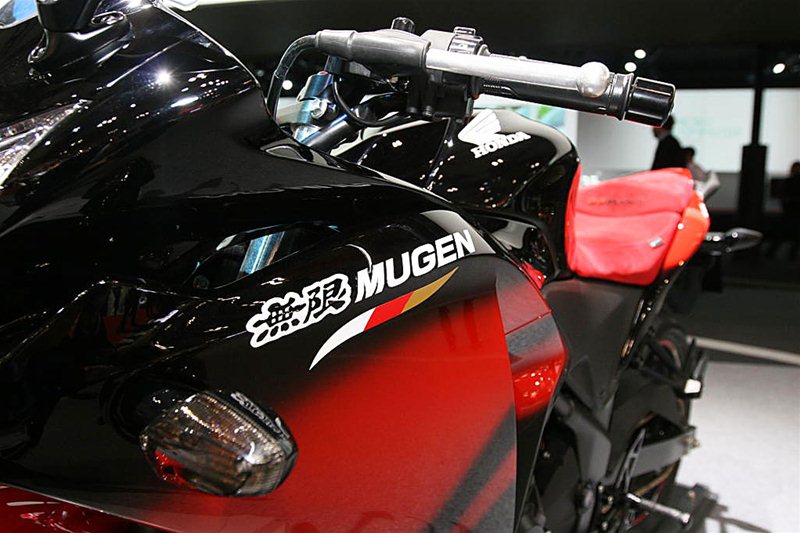 Команда Mugen выступт в гонке TT Zero 2012
